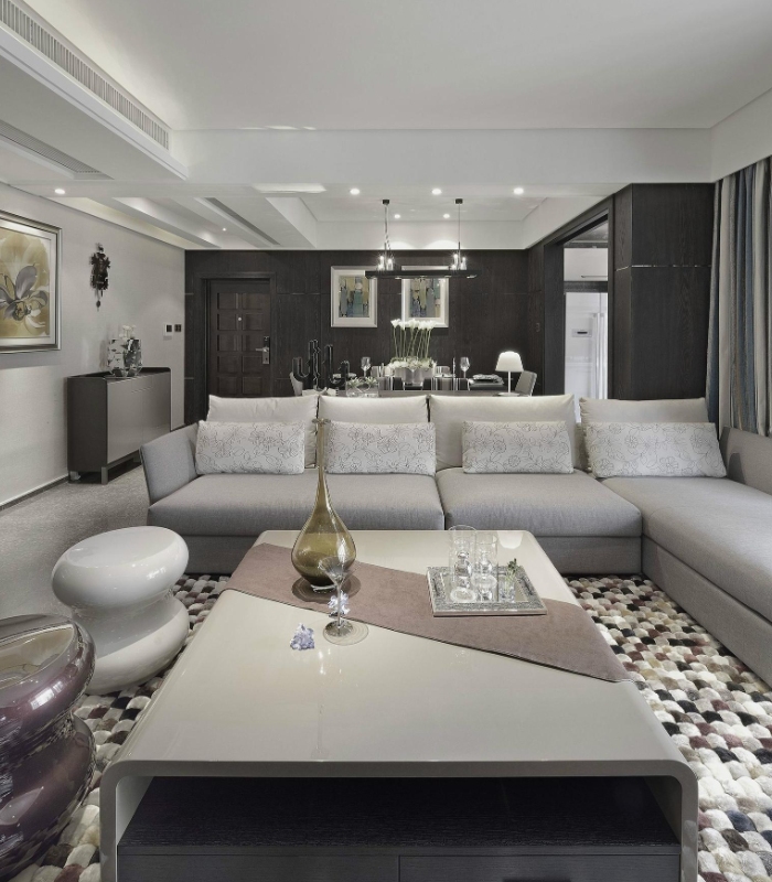 Intérieur de maison contemporaine valorisée pour la vente