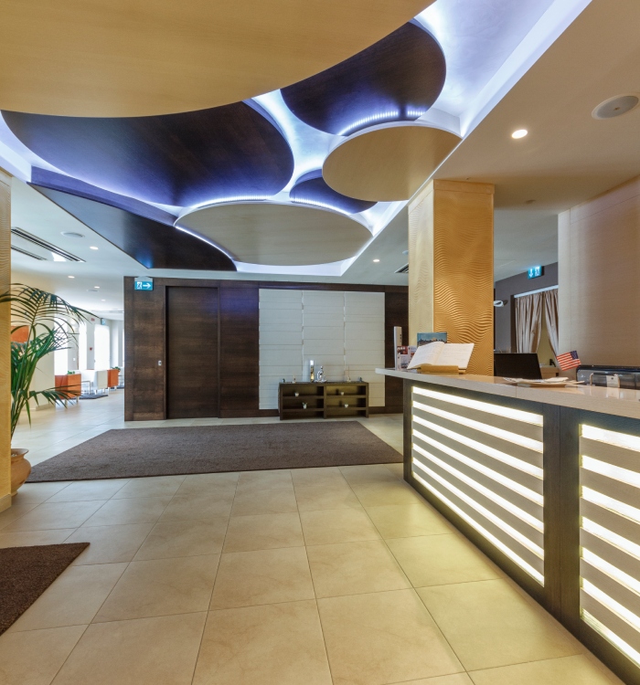 Vente locaux commerciaux avec espace d’accueil moderne